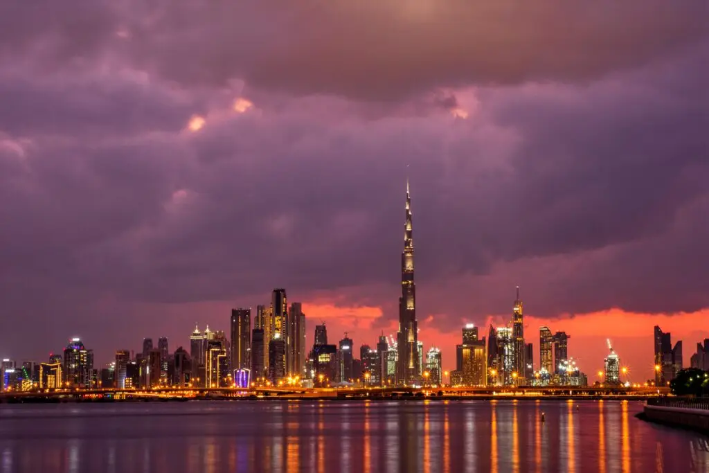 where to go in dubai at night for free